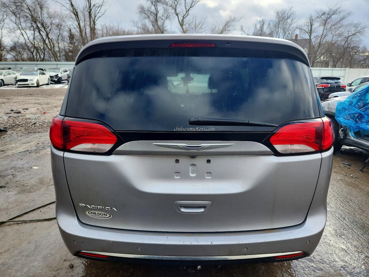 2017 Chrysler Pacifica Touring l