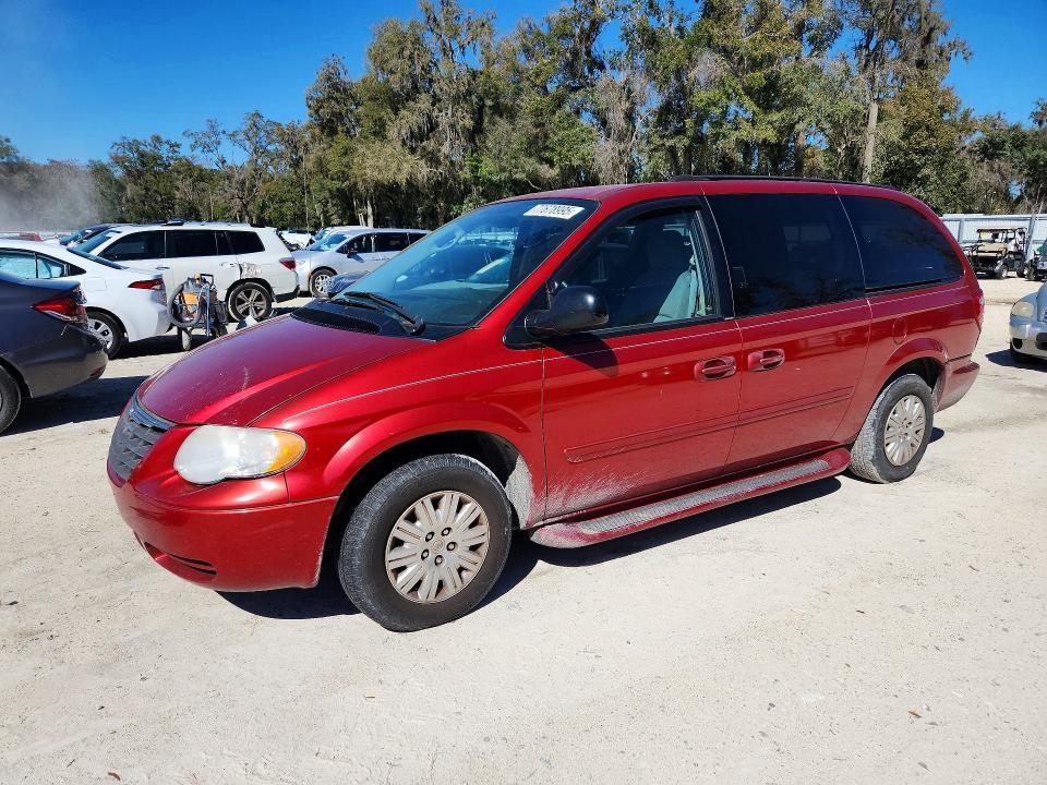 2005 Chrysler Town & Country lx