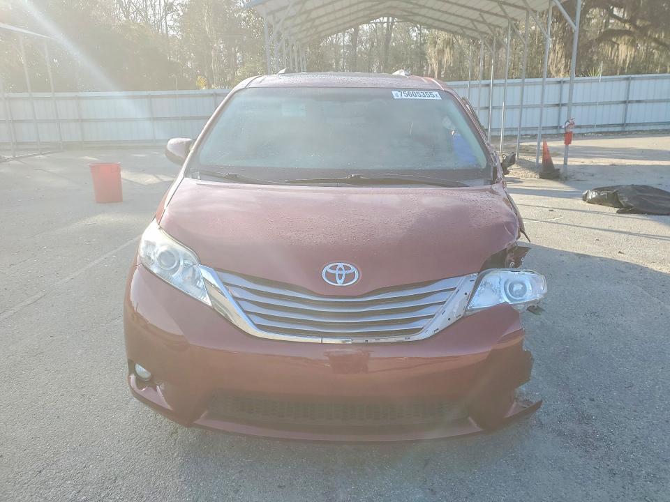2015 Toyota Sienna xle 8-passenger