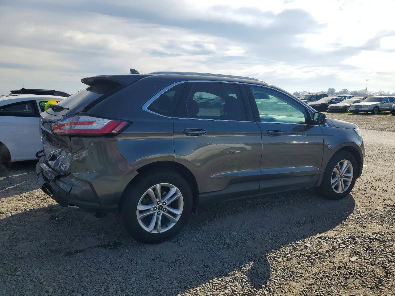 2019 Ford Edge sel