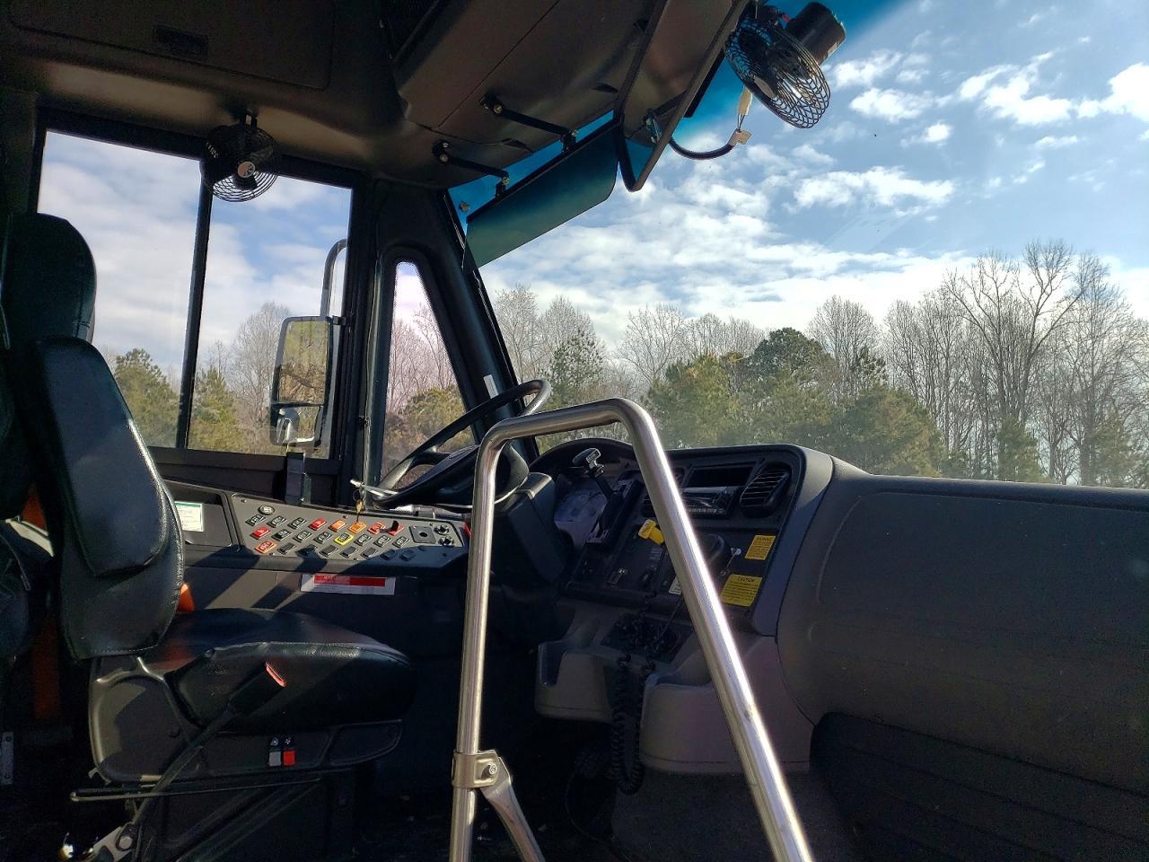 2022 Freightliner Chassis B2B