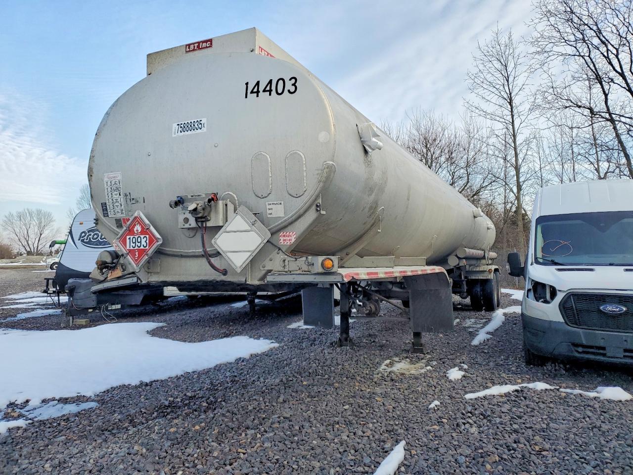 2011 LBT TAG-HA2-EDT9500X4DB Fuel Tank Trailer