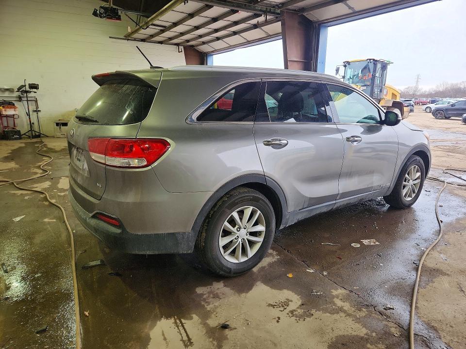 2016 KIA Sorento lx V6