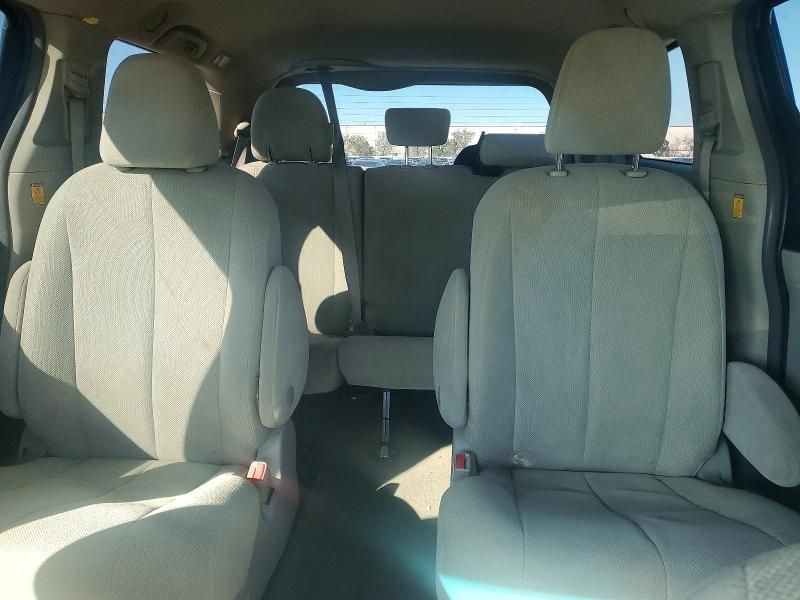 2013 Toyota Sienna l 7-passenger