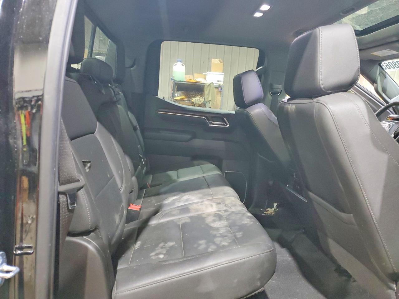 2024 GMC Sierra K1500 slt