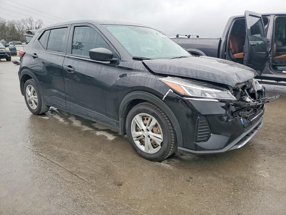 2023 Nissan Kicks s