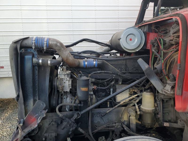 1999 Freightliner Convention Semi Truck