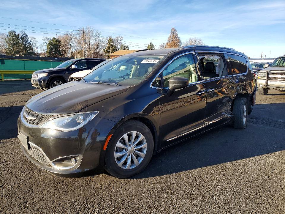 2019 Chrysler Pacifica Touring l
