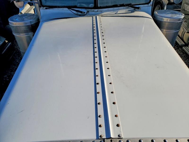 2000 Peterbilt 379 Semi Truck