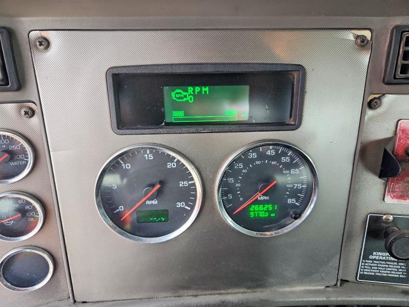 2015 Kenworth T300 Semi Truck