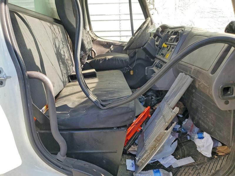 2020 Freightliner M2 106 MED-BOX Truck