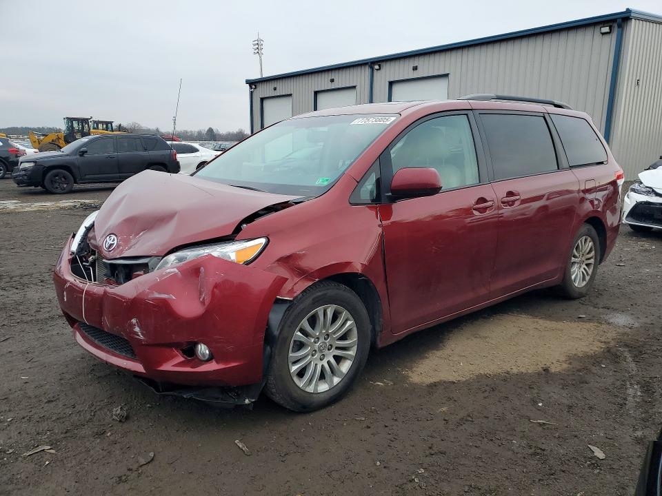 2012 Toyota Sienna xle
