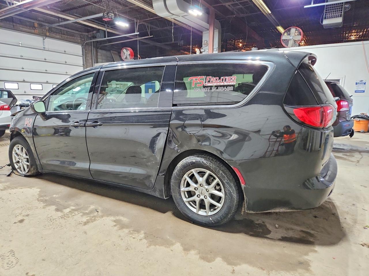 2022 Chrysler Voyager lx