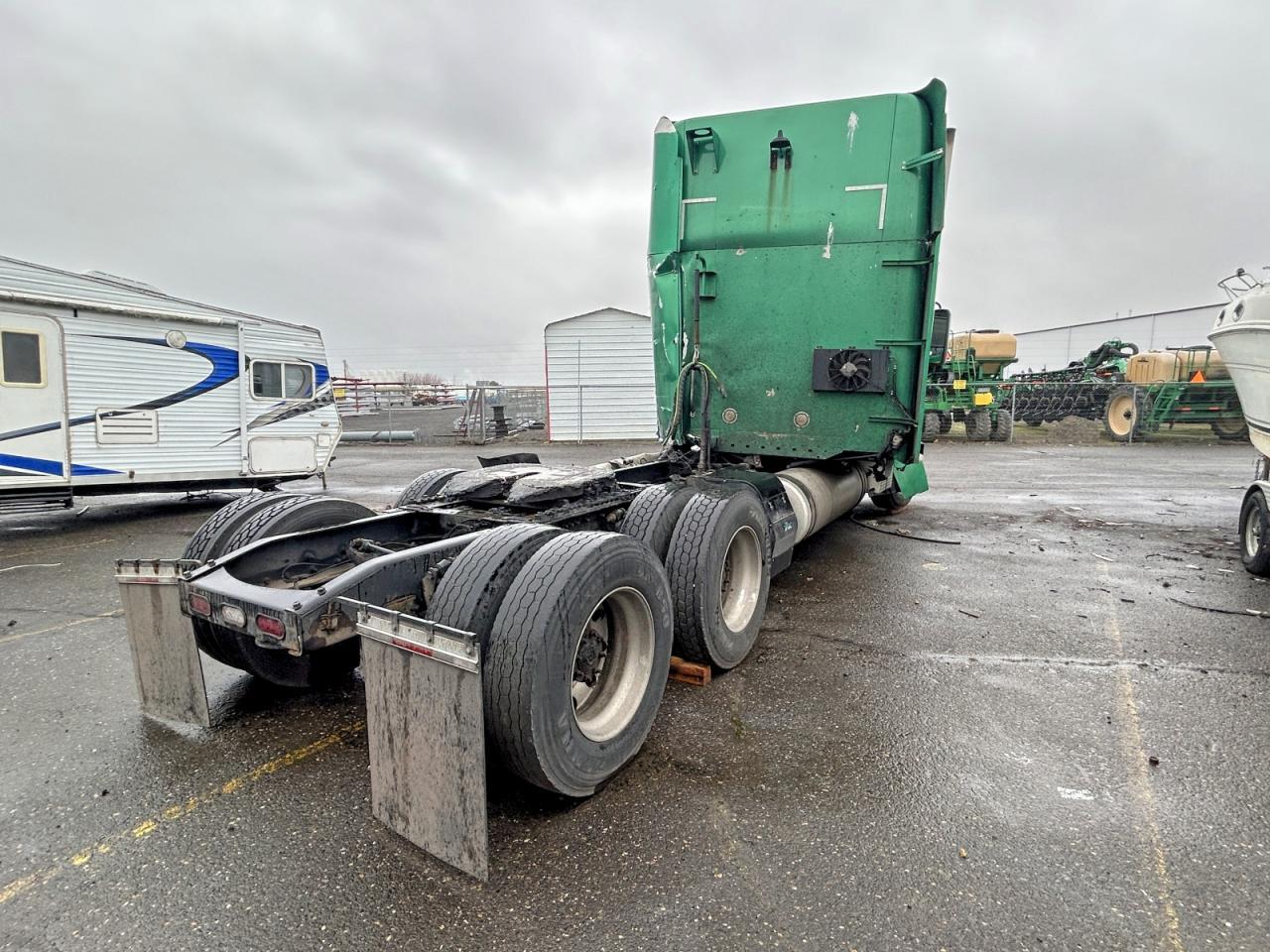 2006 Freightliner Convention Semi Truck