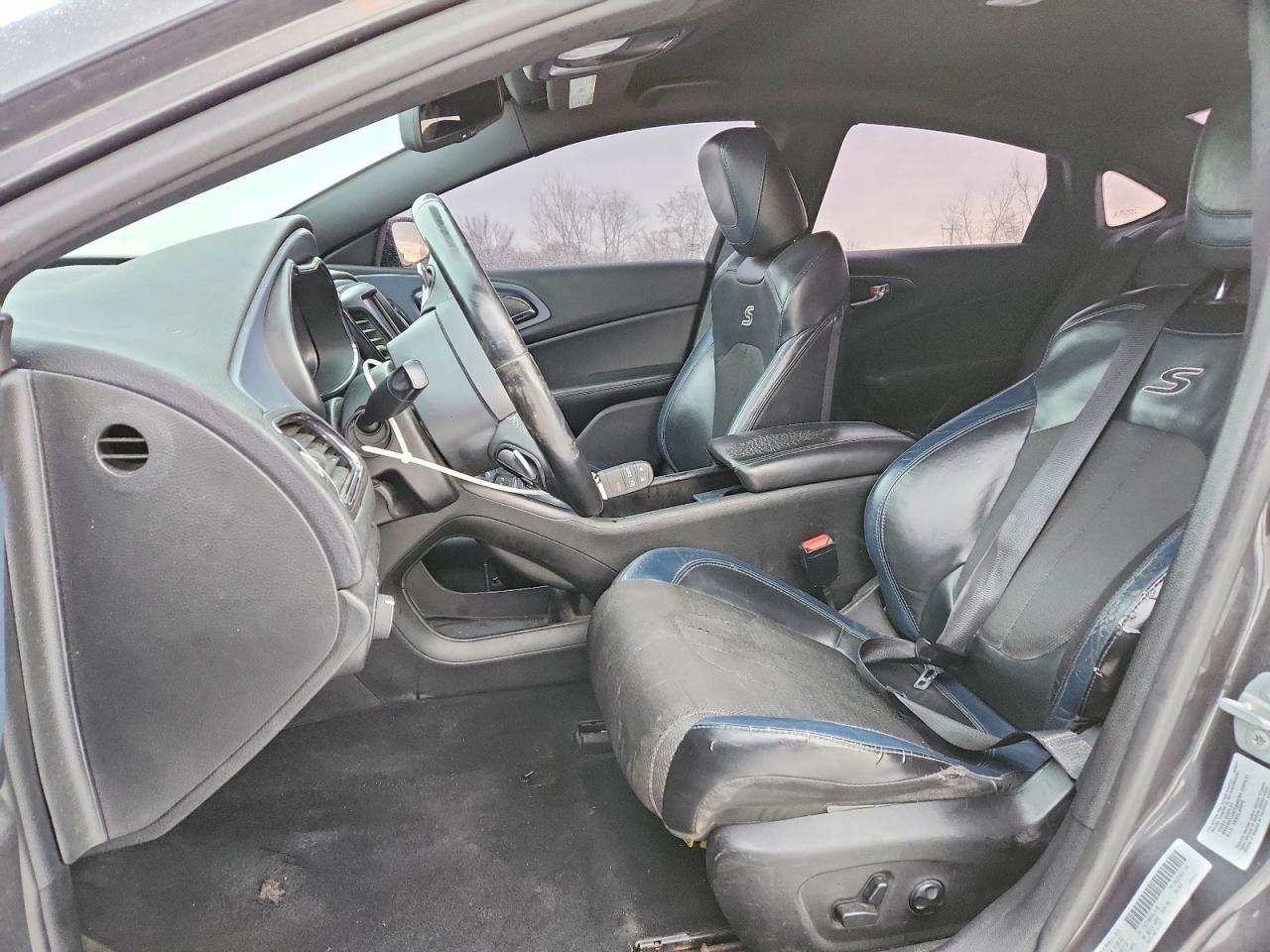 2016 Chrysler 200 s
