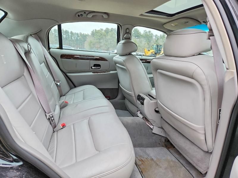 2002 Lincoln Town car Signature