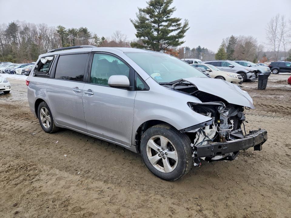 2018 Toyota Sienna le 8-passenger
