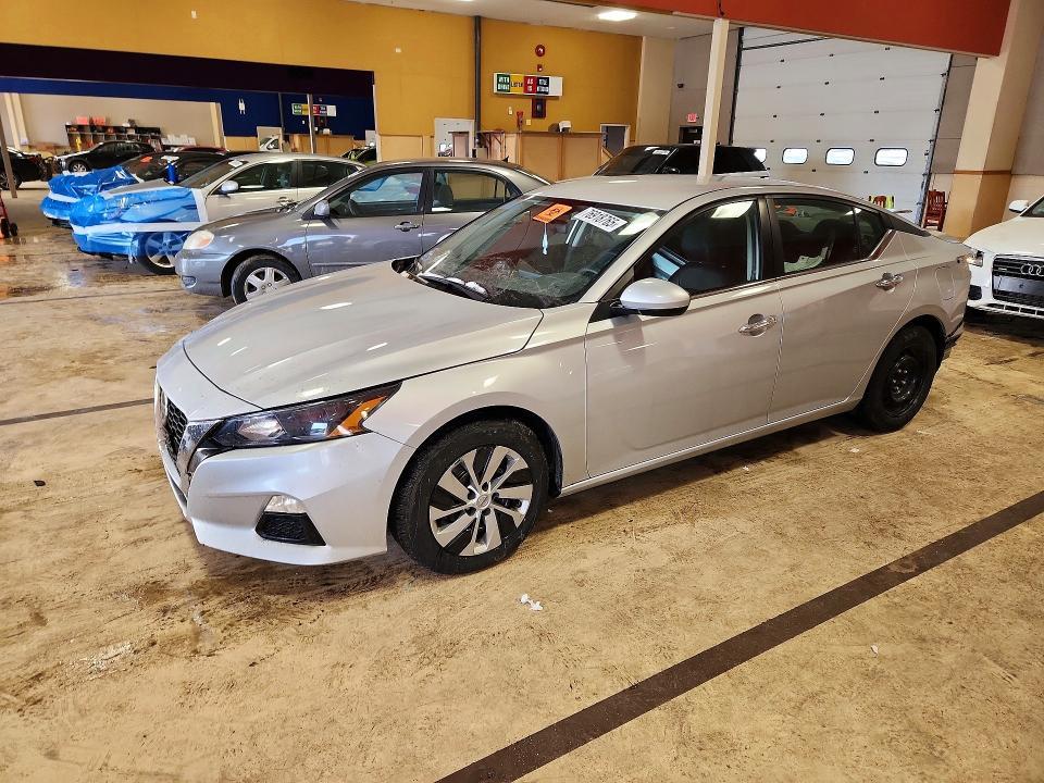 2022 Niss Altima 2.5 s