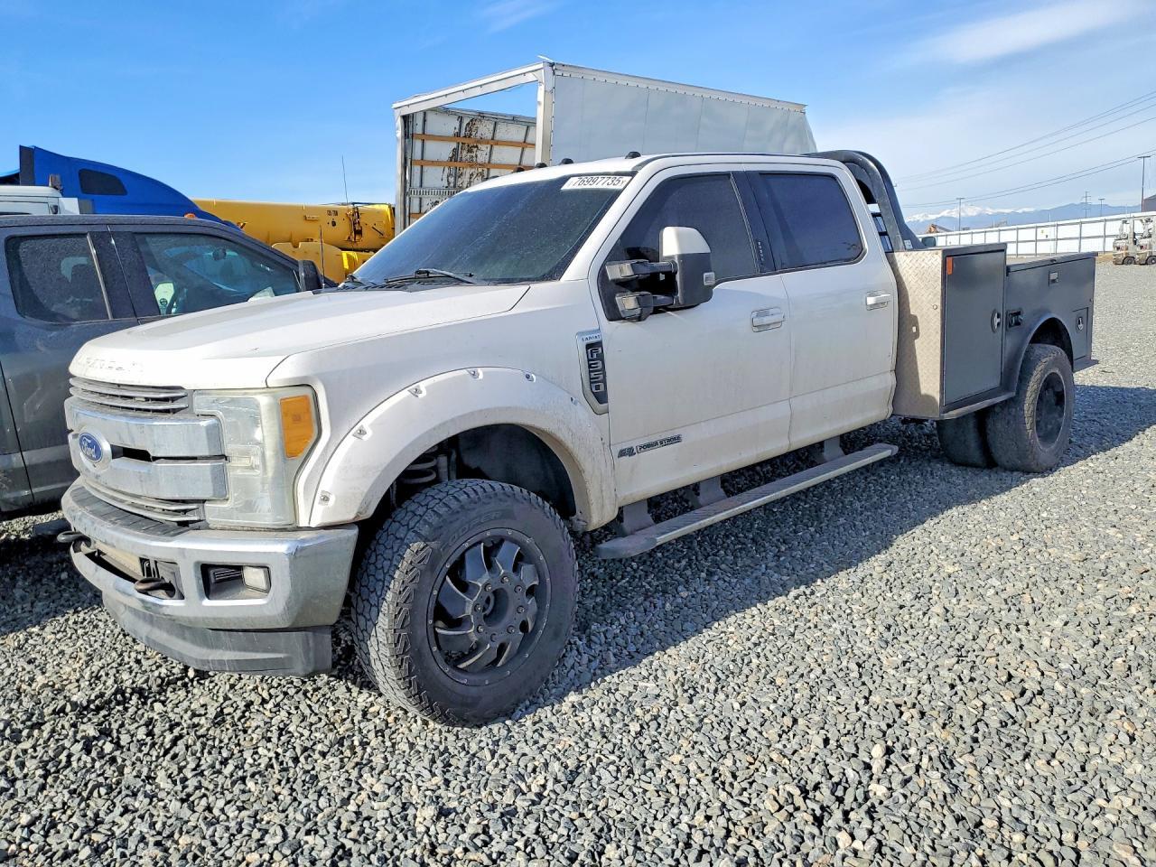 2017 Ford F350 Super Duty Flatbed Truck