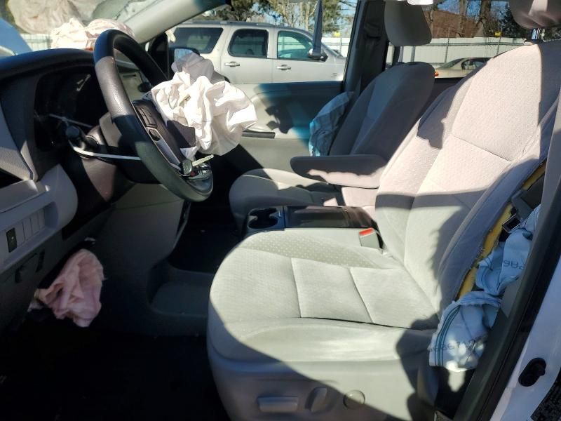 2015 Toyota Sienna le