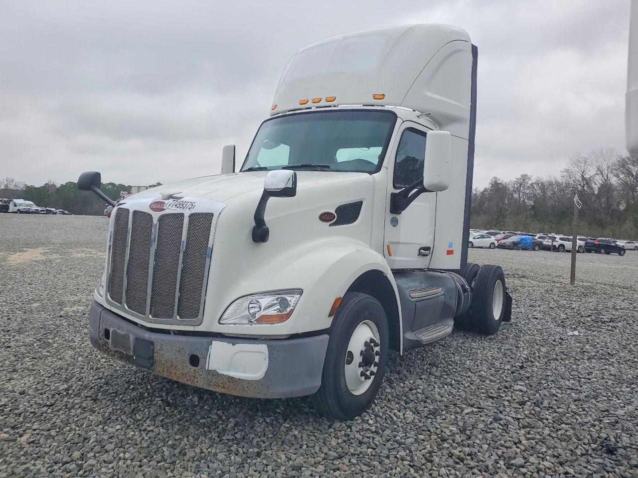 2017 Peterbilt 579 Semi Truck