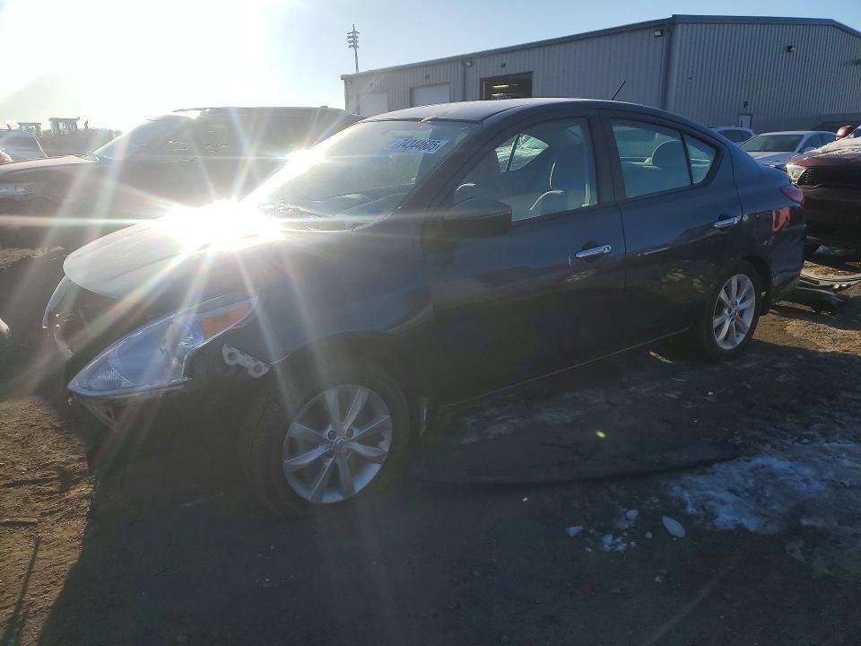 2015 Nissan Versa s