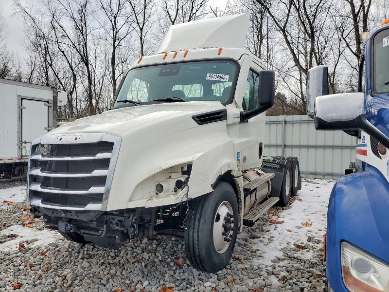 2025 Freightliner Cascadia Semi Truck