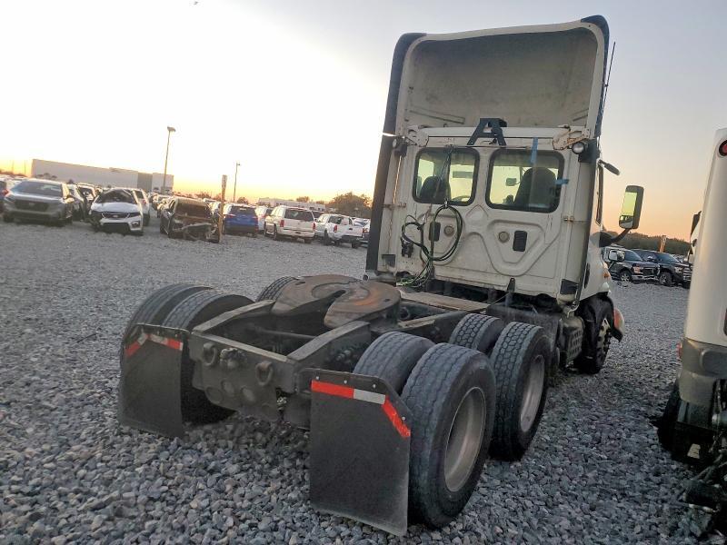 2015 Freigliner 2015 Freightliner Cascadia Semi Truck