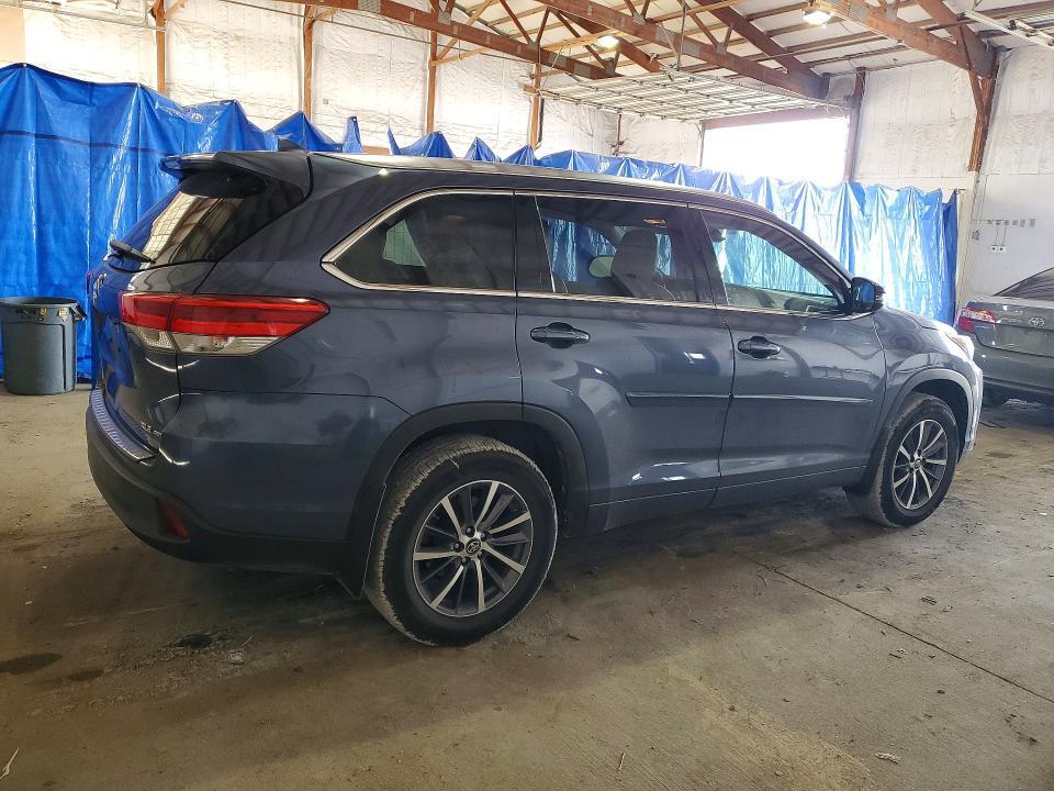 2017 Toyota Highlander se