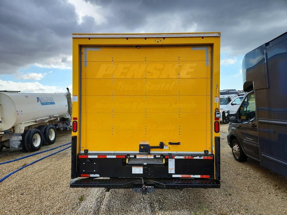 2022 GMC Savana CUT-BOX Truck