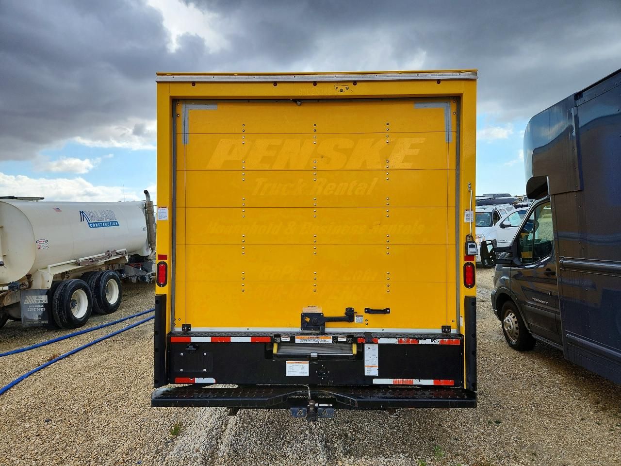 2022 GMC Savana CUT-BOX Truck