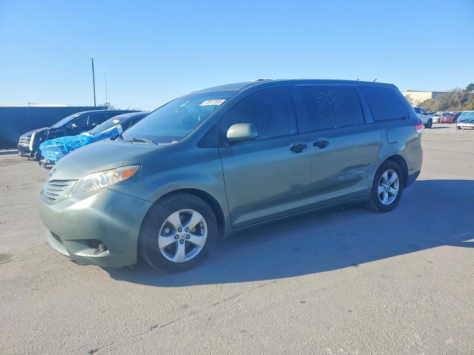 2013 Toyota Sienna l 7-passenger