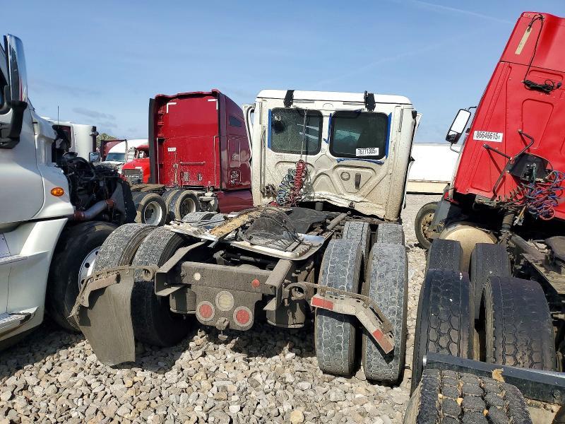 2018 Freightliner Cascadia 125 Semi Truck