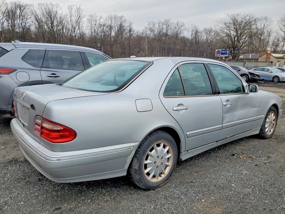 2001 Mercedes-Benz E 320