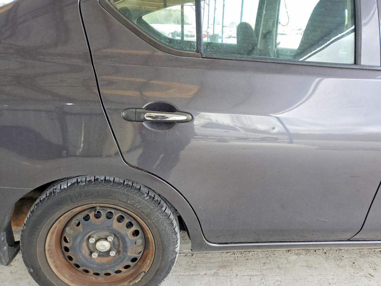 2015 Niss Versa s