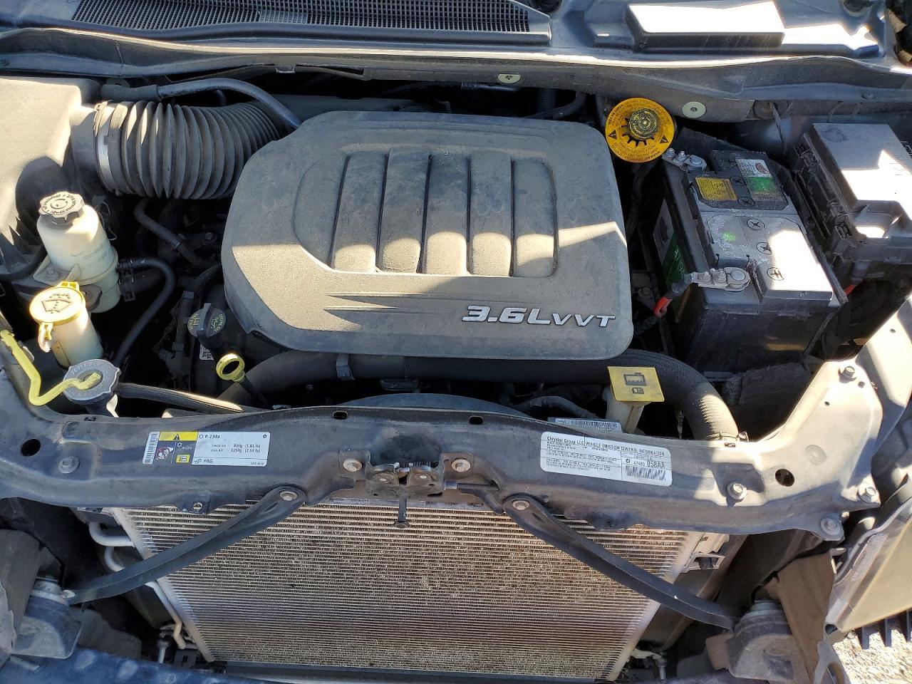 2014 Chrysler Town & Country s