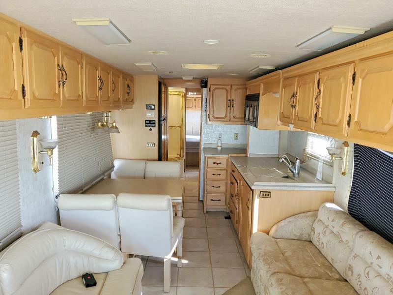 1999 Freigliner Chassis X Line Motor Home