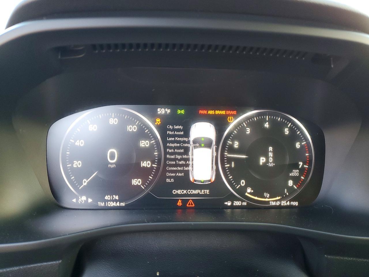 2022 Volvo Xc40 T5 R-design