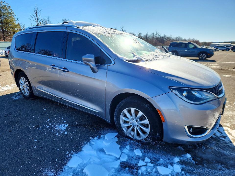 2020 Chrysler Pacifica Touring l