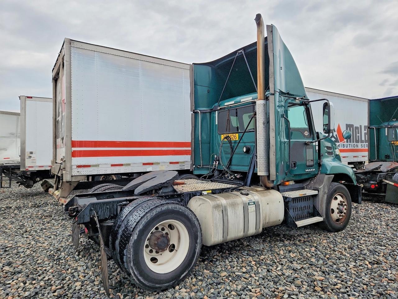 2017 Mack CX612 Semi Truck