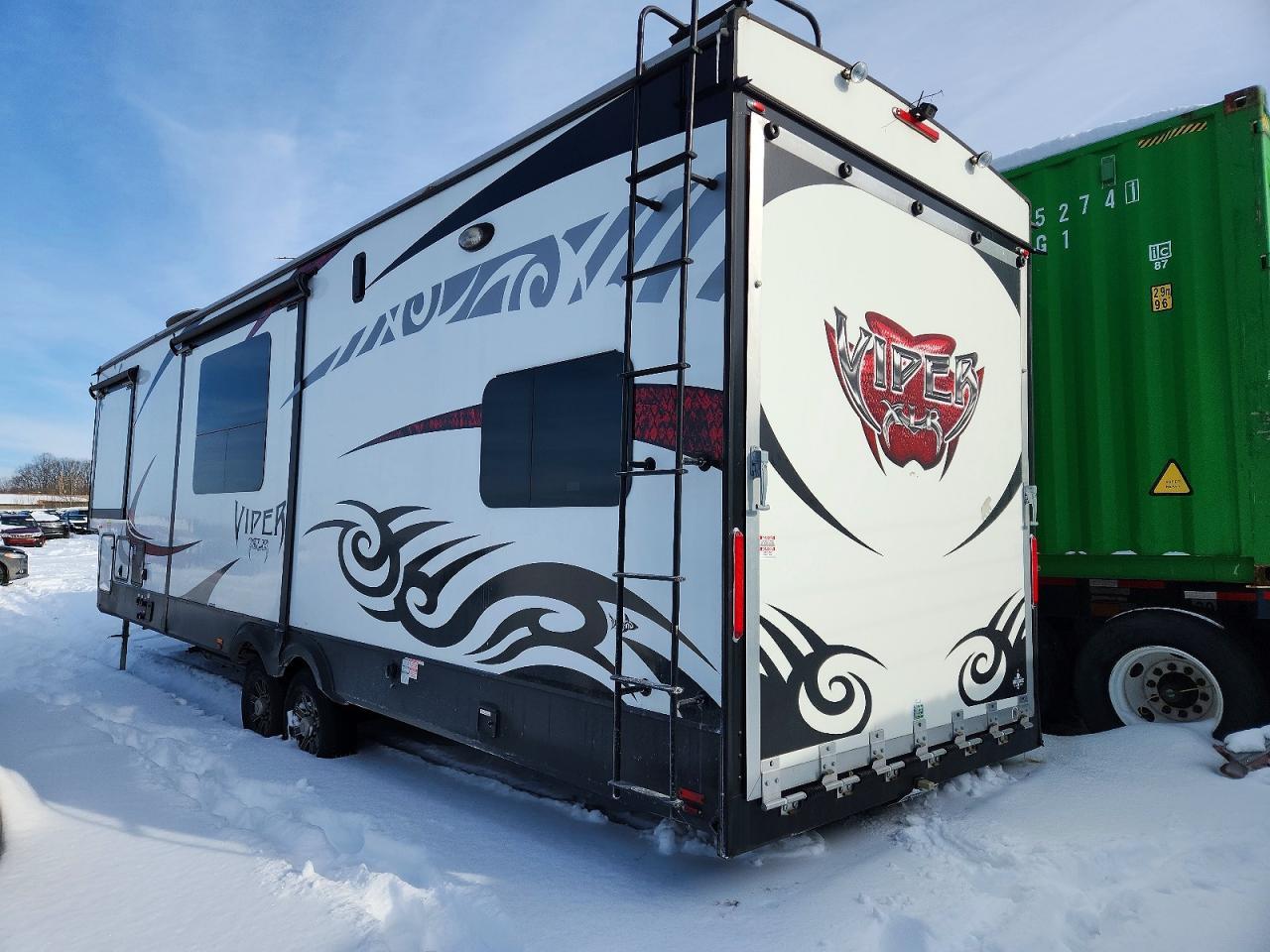 2014 Wildwood 2014 Foresriver Trailer-TOY Hauler Camper