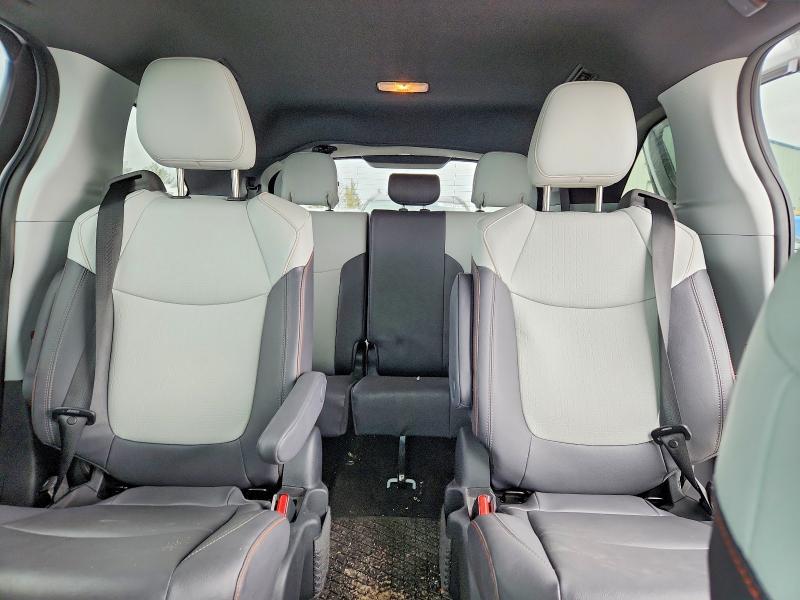 2024 Toyota Sienna le