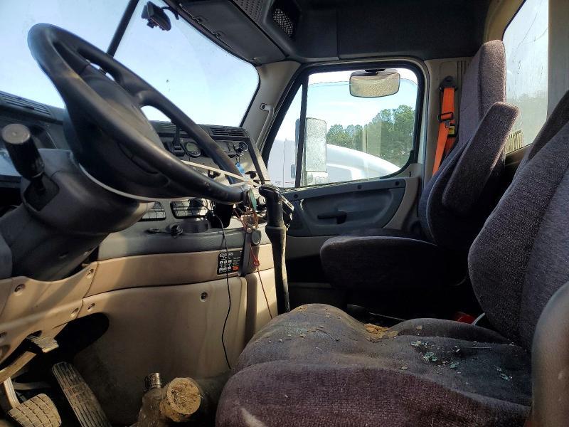 2015 Freightliner Cascadia Semi Truck