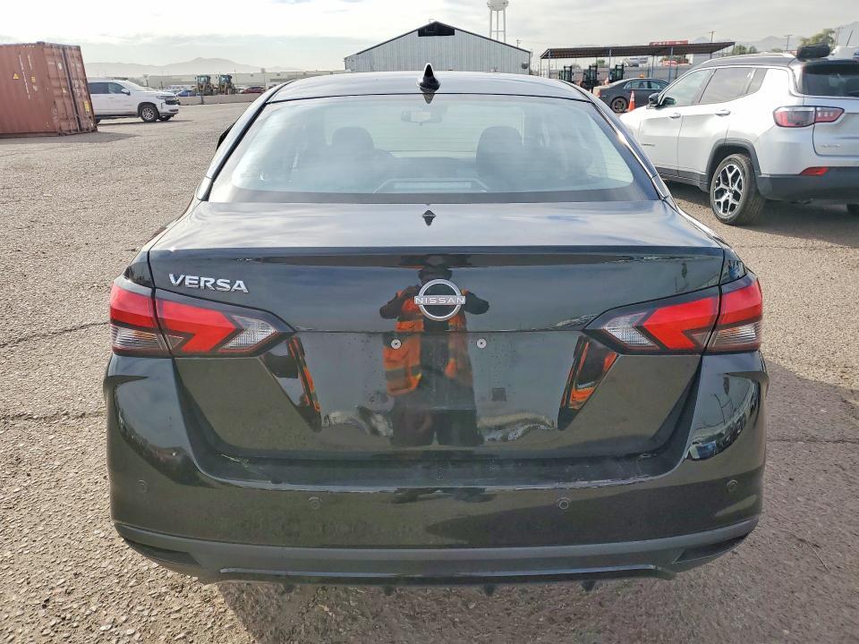 2025 Nissan Versa sv
