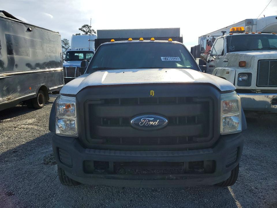 2013 Ford F450 Super Duty Flatbed Truck