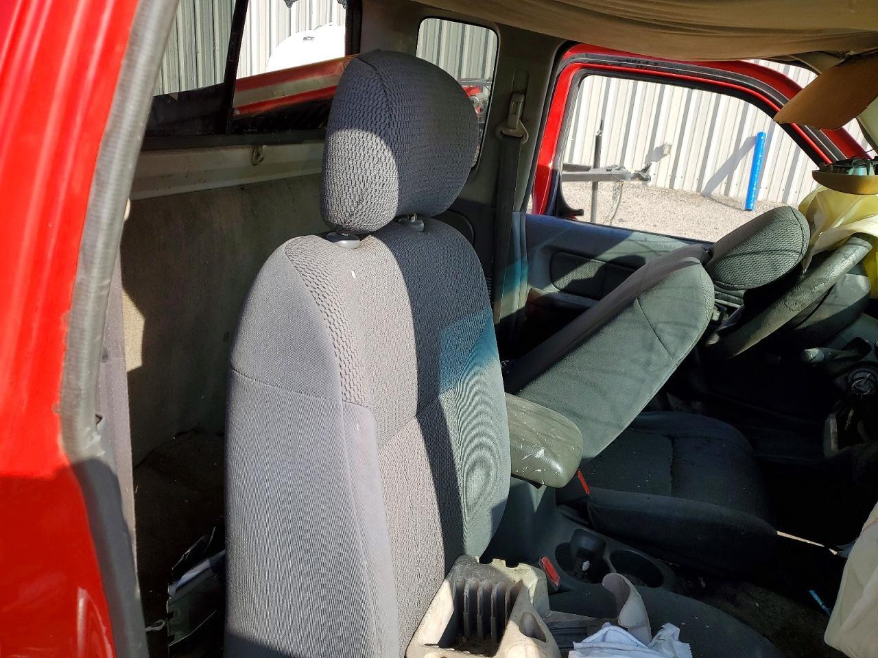 2001 Nissan Frontier XE