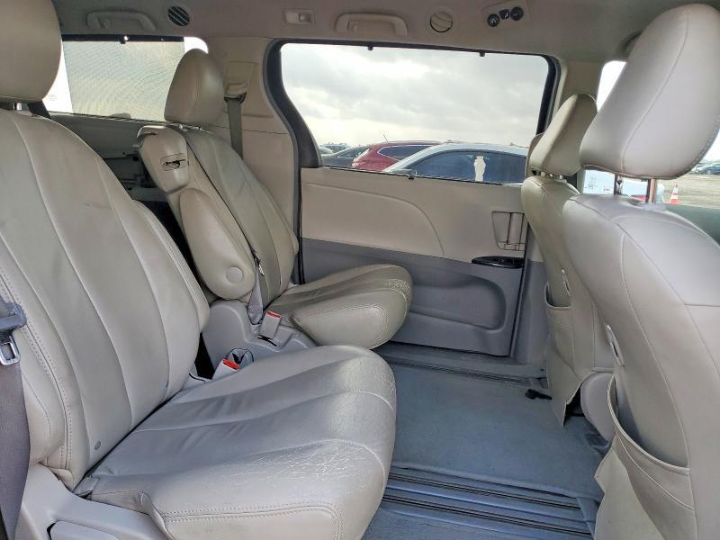 2011 Toyota Sienna le