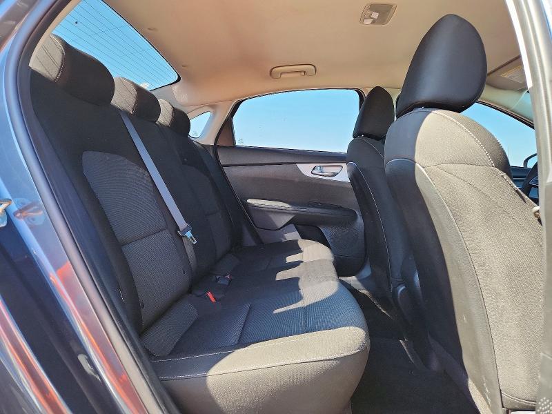2023 KIA Forte lxs
