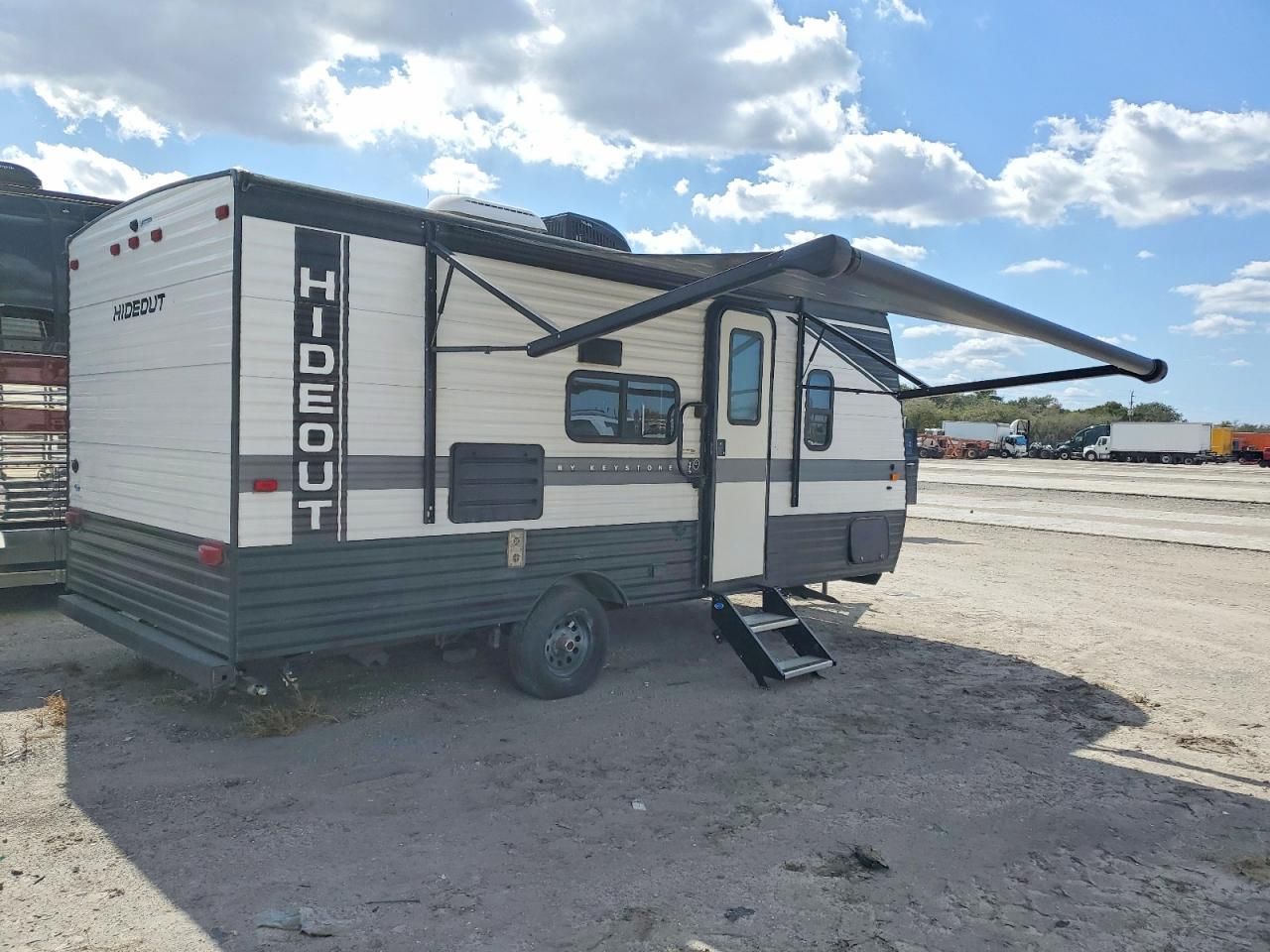 2022 Keystone Hideout M-17