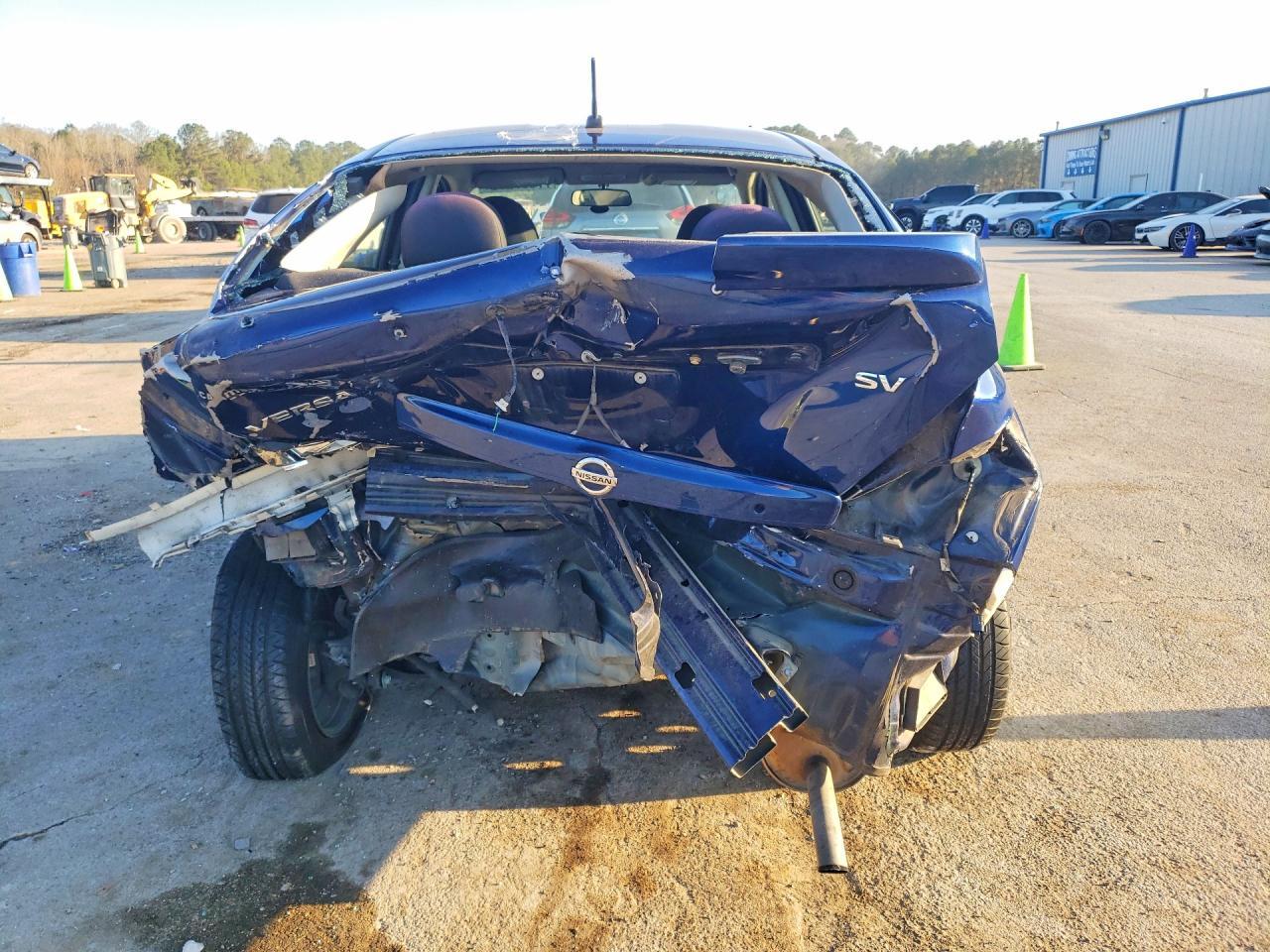 2018 Niss Versa s